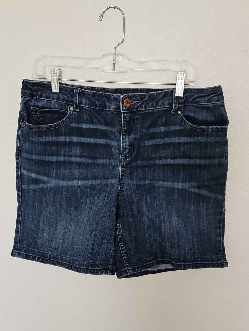 Vera Wang Women's Shorts ~ Size 14